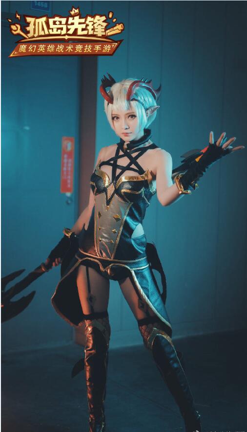 天使兽COS破次元壁，再现魔幻魅力