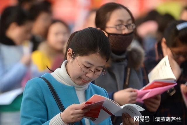 考公务员比考教师编制难度大吗？