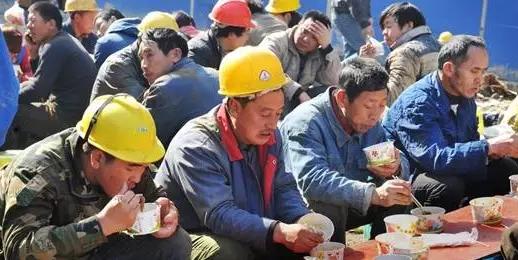 关注农民工群体，九千多万五十岁以上农民工的社会现状与挑战