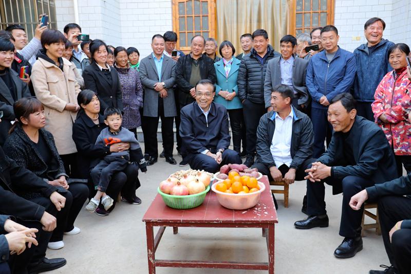 河南安阳冬小麦收割季节的丰收画卷