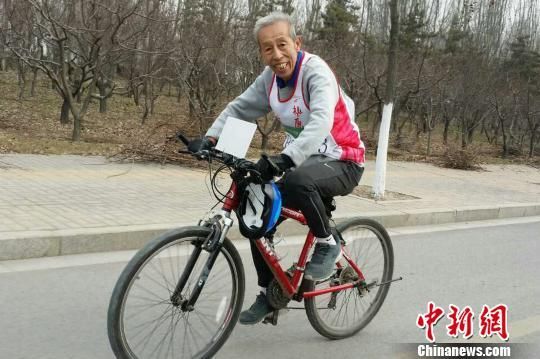 不服老的传奇，102岁老人的撸铁与骑行之旅