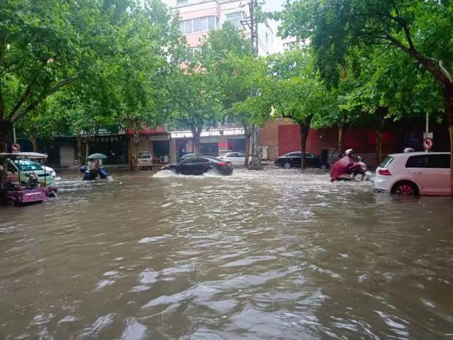 河南安阳今日遭遇冰雹袭击，天气突变引发关注