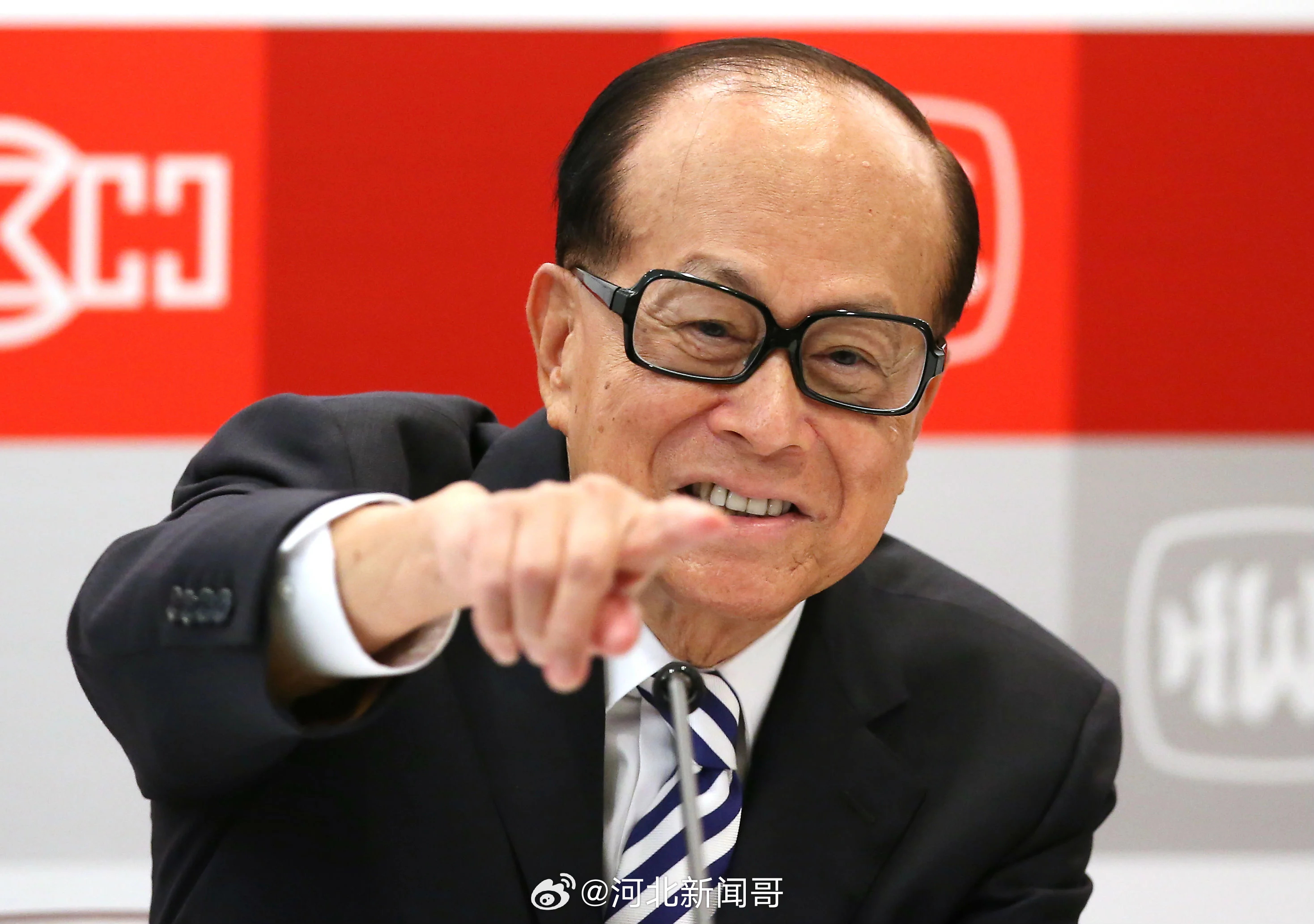 李嘉诚卖港口背后的故事，长和集团声明回应热议事件