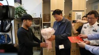 缺考男生获见义勇为，勇气与正义的网络热议