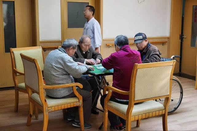 父亲卖五套房送两儿子留洋学球，倾尽所有，只为孩子未来