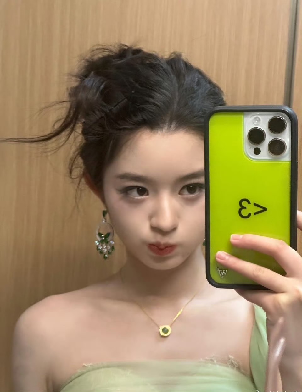 黄杨钿甜是富二代吗？揭秘背后的真相