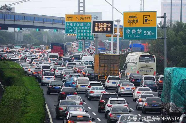 吴京车坏在高速路上，遗憾未赶上比赛