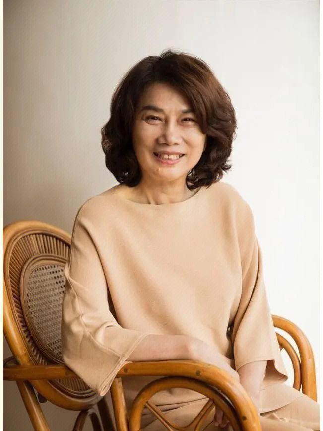 孟羽童与董明珠见面相拥，一场跨越时代的商业与人才的交流