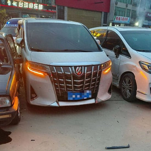 租开宝马撞百万豪车，一场豪华与现实交织的闹剧