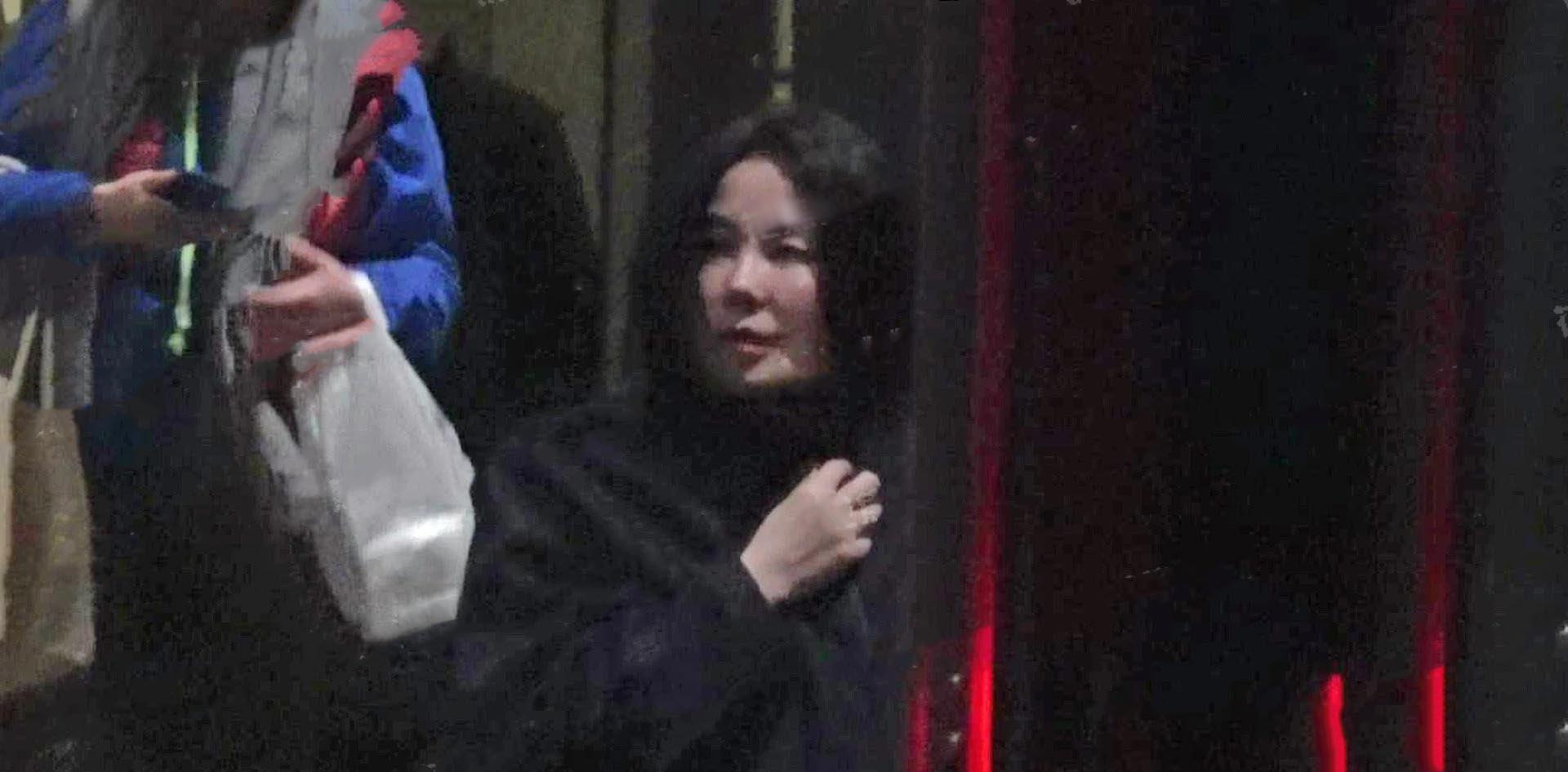 王菲谢霆锋在日本被偶遇，跨越时空的爱情邂逅