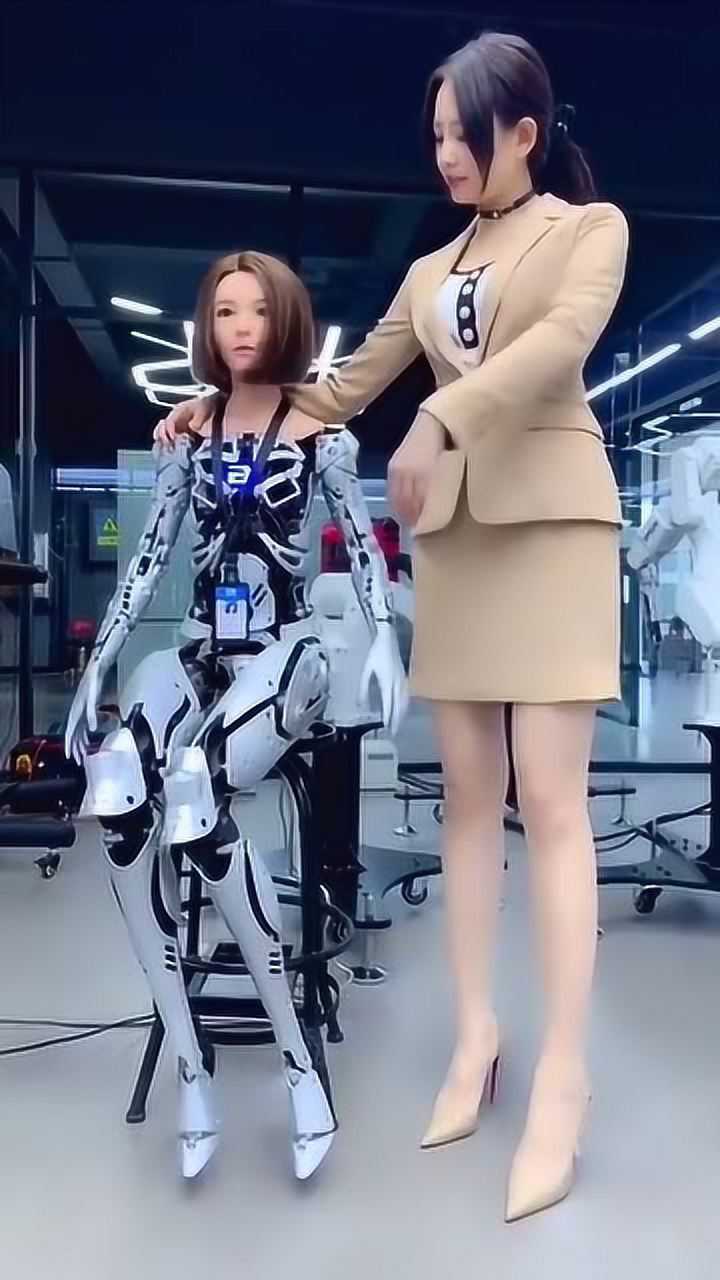 美女机器人撕掉皮肤背后的科技与人设
