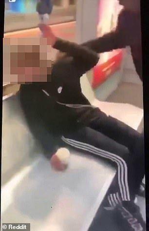 女子地铁上与男子争吵猛踹对方事件分析