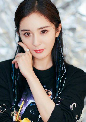 杨幂的镜头，聚焦国民女神的魅力瞬间