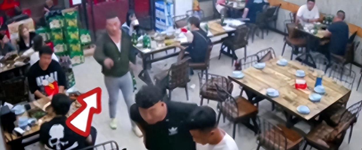 街道办回应男子拖拽女童进小巷，坚决维护儿童安全，守护公正正义