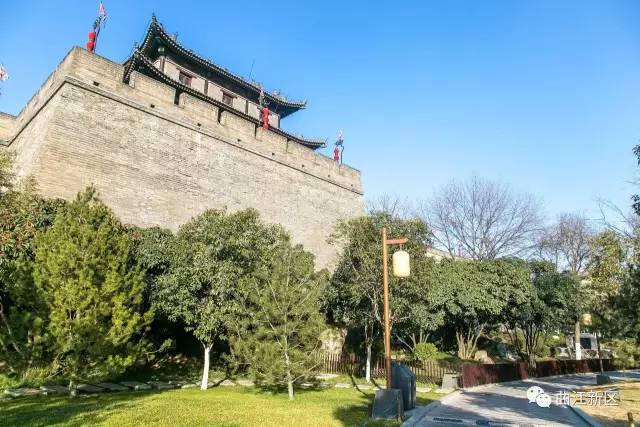西安城墙空中全景，古都的壮丽与历史的印记