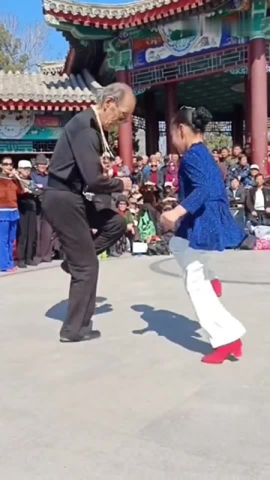 大爷打非遗女人拳，一场关于传统与现代冲突的探讨