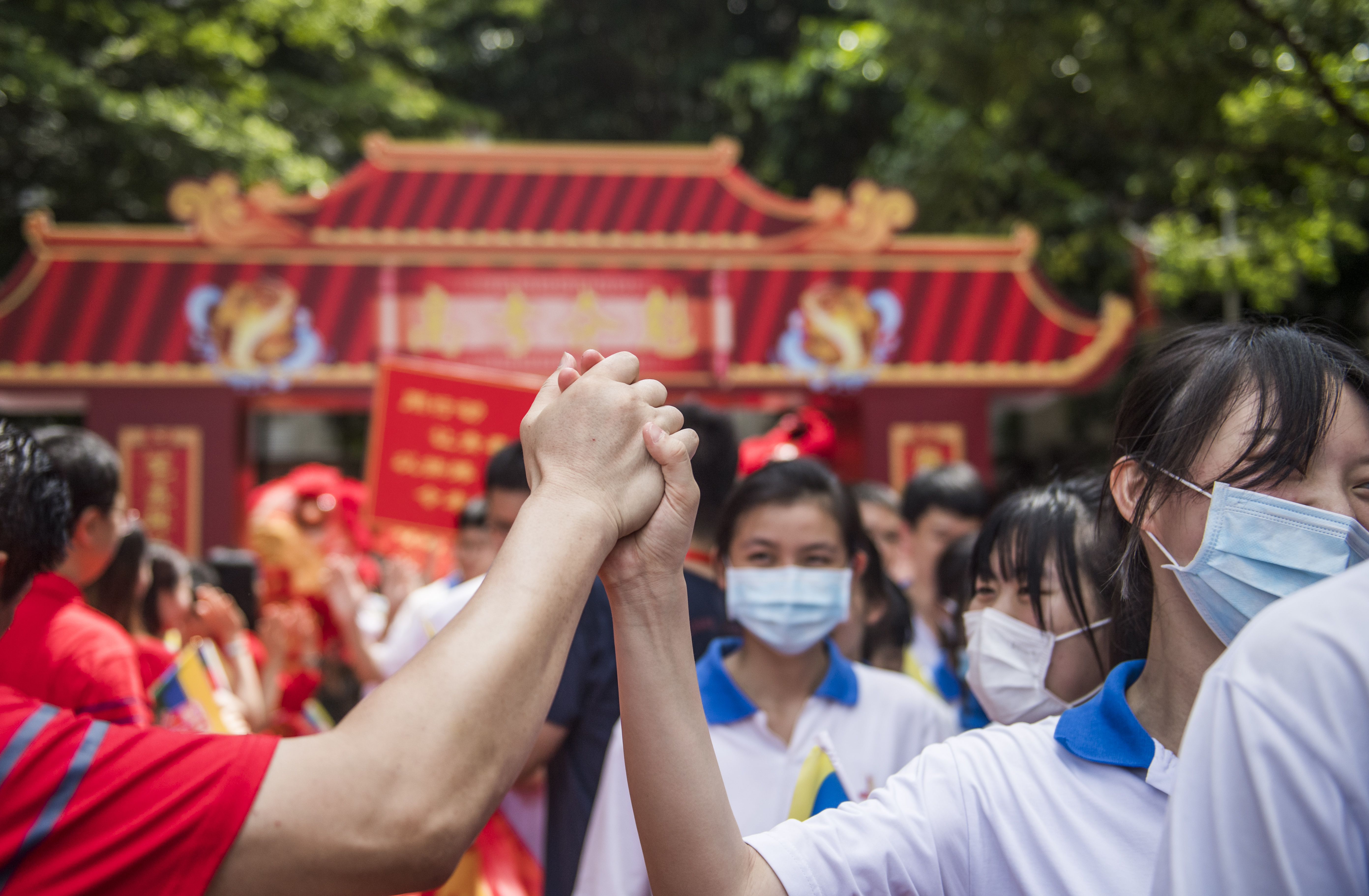 高考结束，最后一课孩子们泪奔了