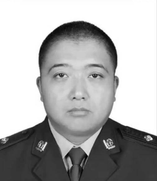 致敬英雄，95后辅警因公殉职的非凡人生