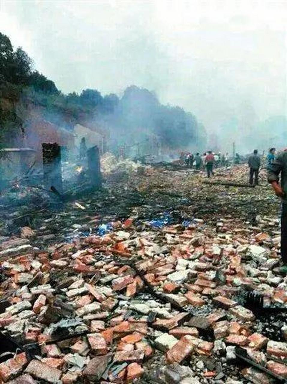 花炮厂爆炸致一死六失联，事故背后引发深思