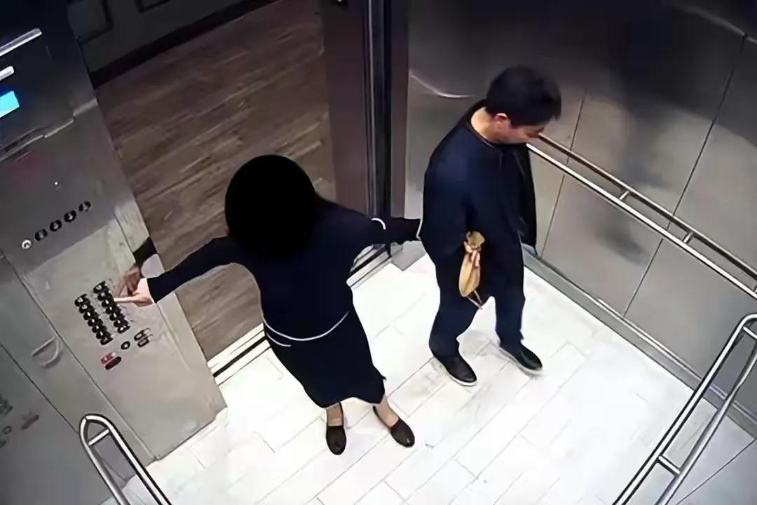 男子醉酒回家，一场关于理智与失控的探讨