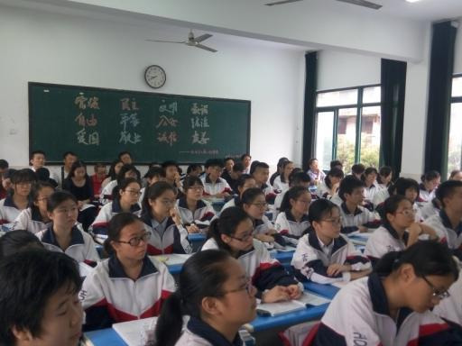 男生北大第一节上课决定退学复读，一场关于梦想与选择的博弈