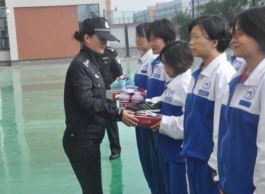酒店洗漱包中发现用过的HIV检测盒，警惕与反思