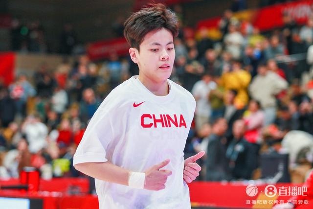 杨舒予是中锋吗？解析一个体育新星的多元角色
