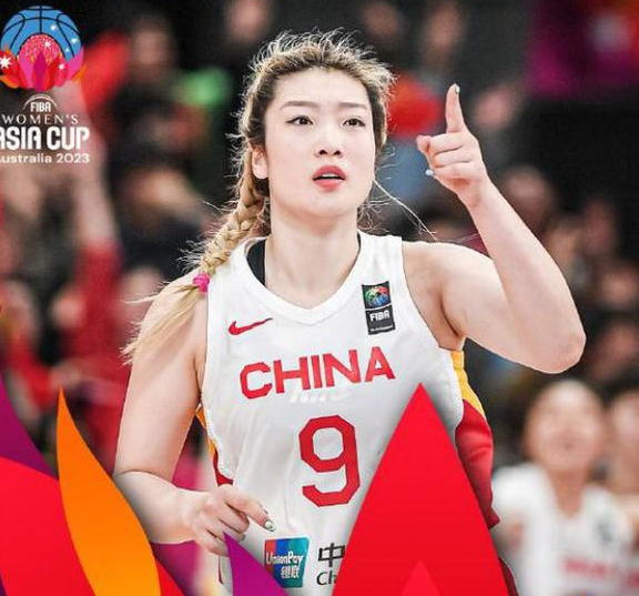 李梦落选中国女篮，谁损失最大？