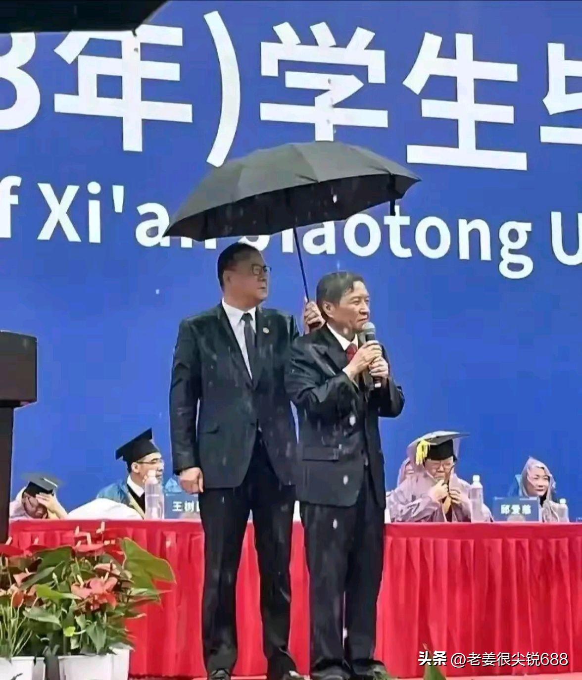 食堂阿姨脱稿演讲，听哭毕业生