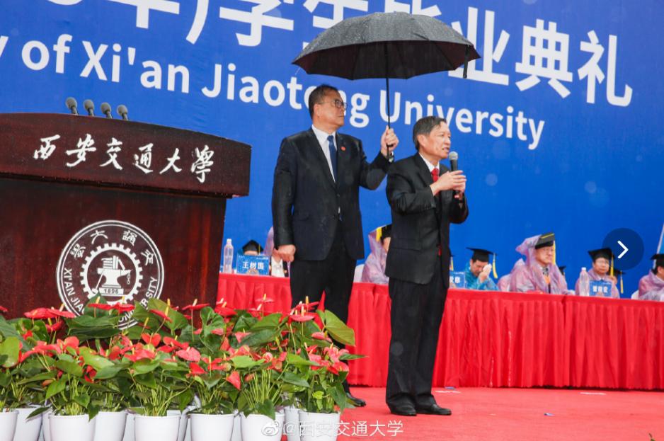 食堂阿姨脱稿演讲，听哭毕业生