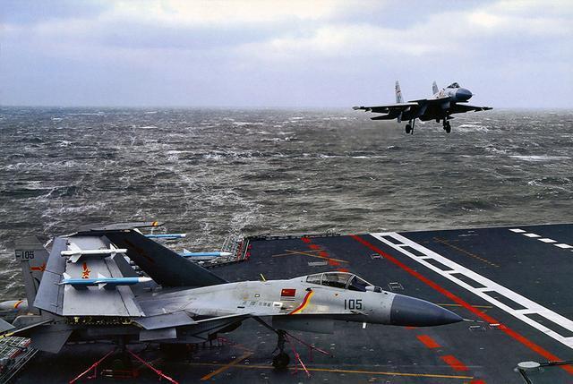 歼15舰载机弹射版，探索中国海军航空兵的新纪元