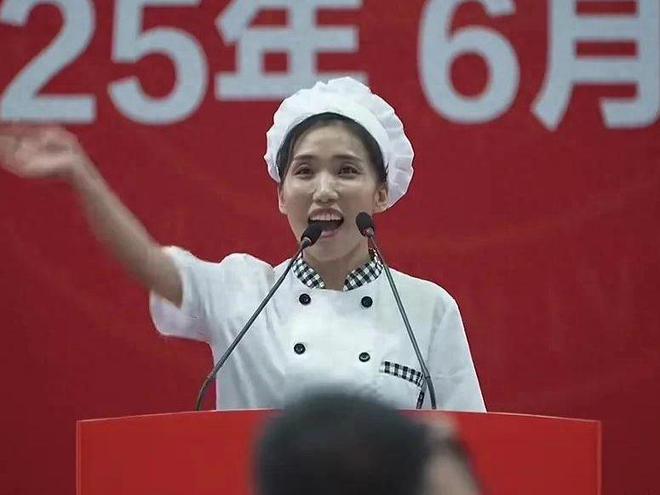 延边大学食堂阿姨回应致辞走红，背后的故事温暖人心