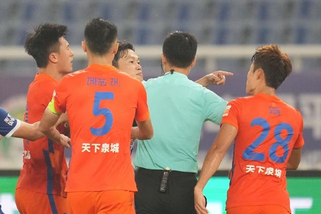 山东泰山3比1武汉三镇，一场震撼人心的对决！