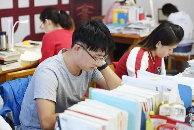 全班荣耀，四十人高考辉煌，全在六百高地之上