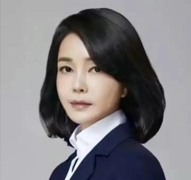 尹锡悦的老婆照片，探寻背后的故事