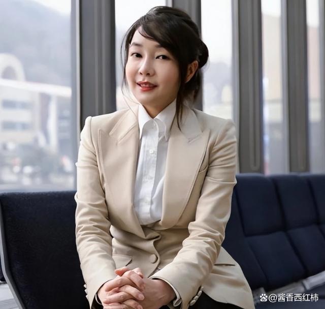 尹锡悦的老婆照片，探寻背后的故事