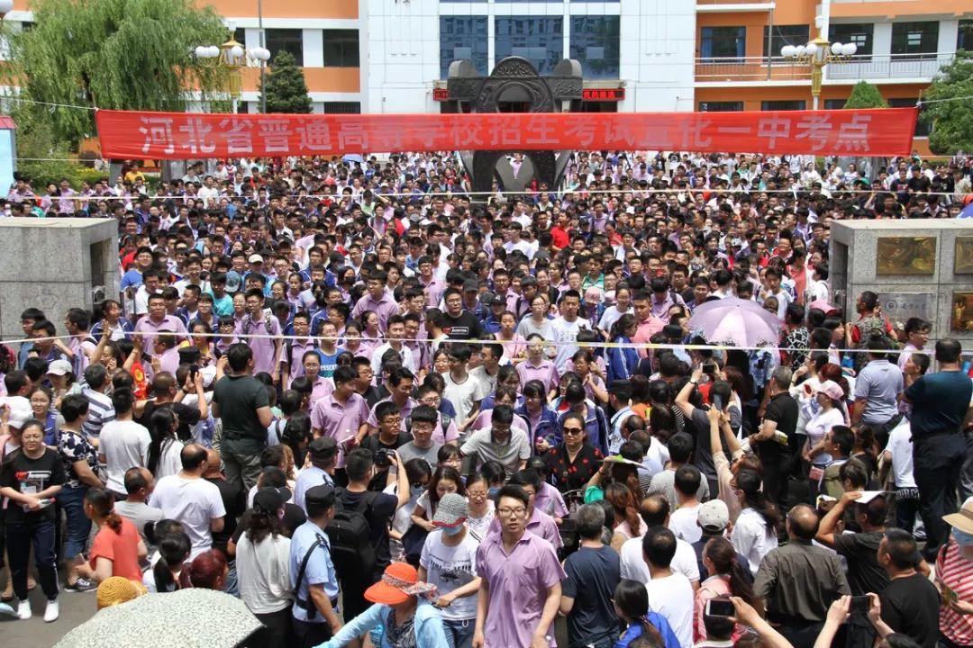 女生高考827分，学霸背后的故事与启示