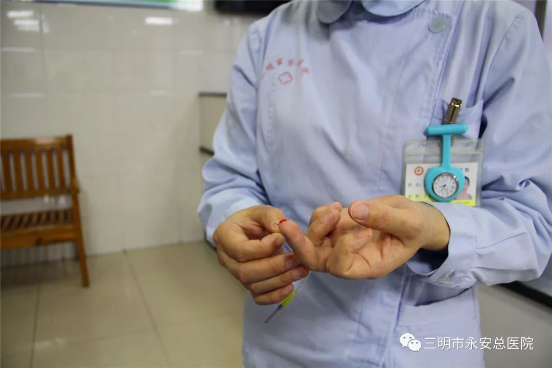 护士遭遇注射器刺伤，职业风险与应对策略