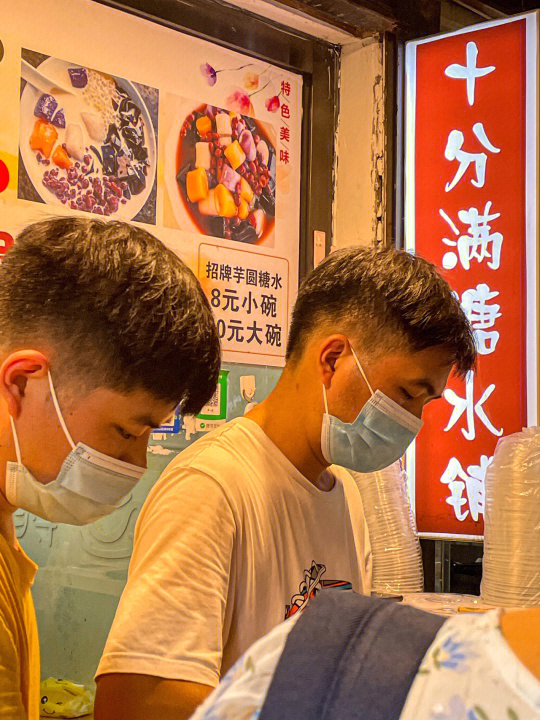 男孩高考696分引爆网络热潮，家里糖水店成网红店
