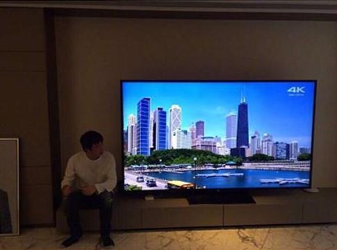 王思聪与100寸电视，豪华娱乐的新高度