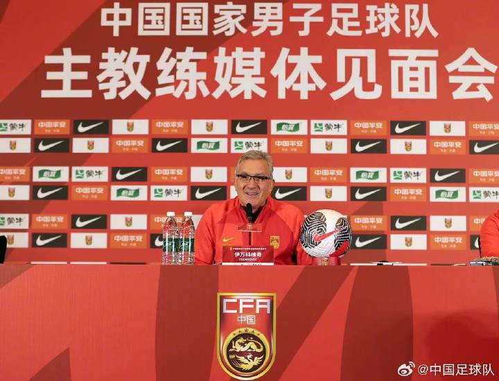 国足代理主教练，挑战与机遇并存